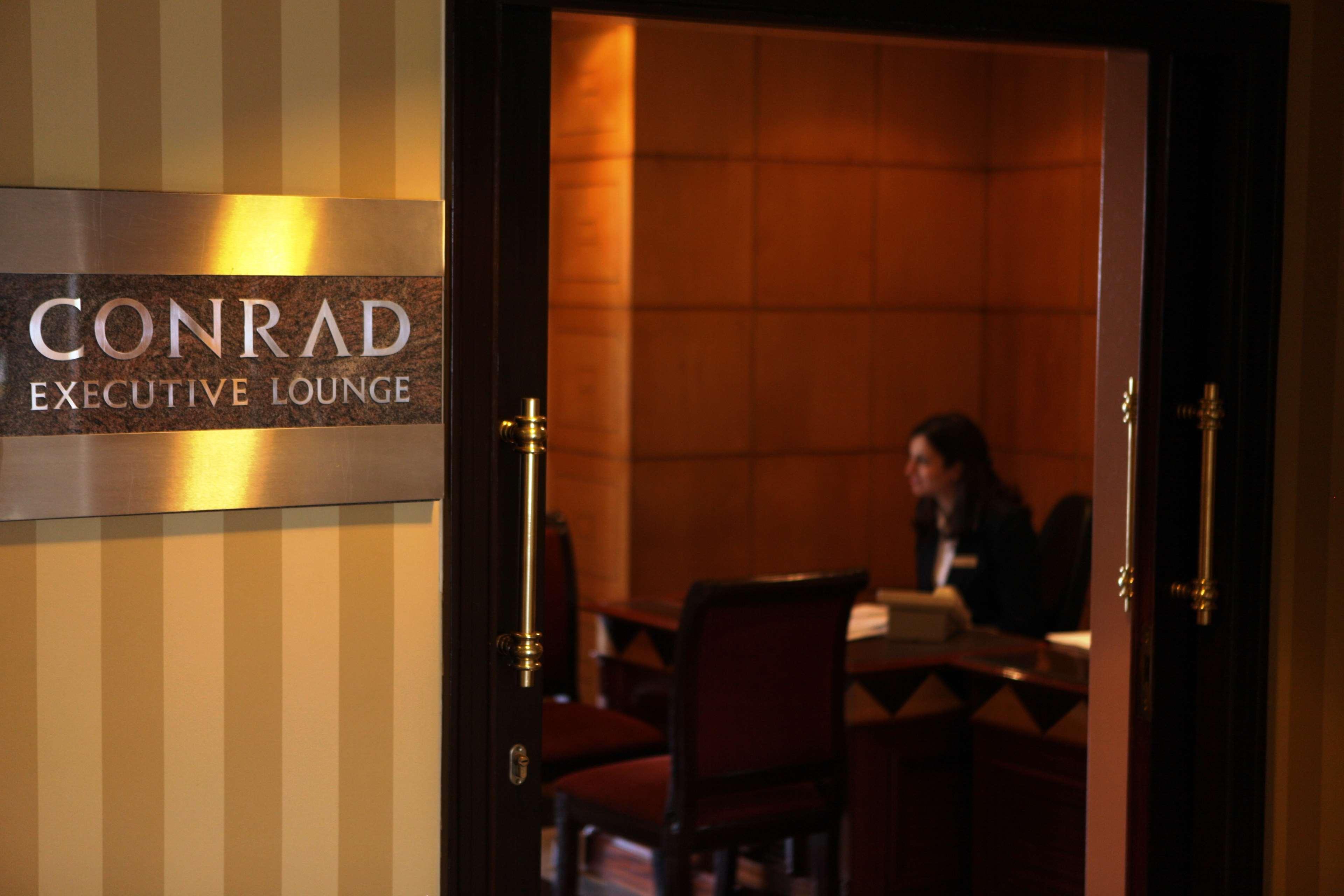 Sofitel Cairo Downtown Nile Hotell Eksteriør bilde Conrad Executive Lounge at Hong Kong International Airport