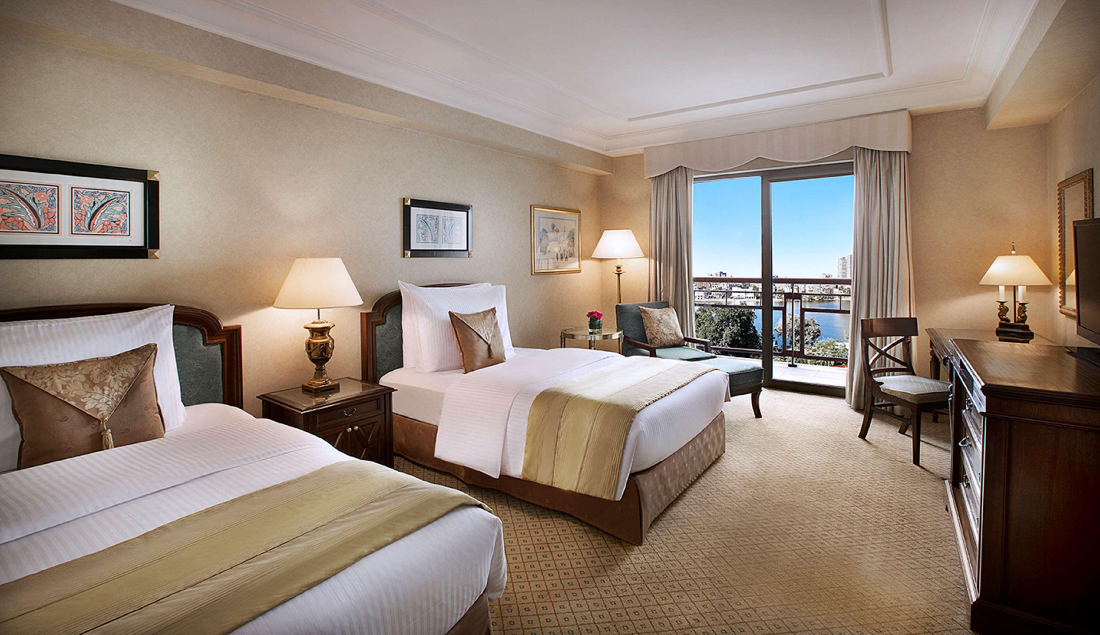 Sofitel Cairo Downtown Nile Hotell Eksteriør bilde A guest room at the Conrad Hilton Cairo