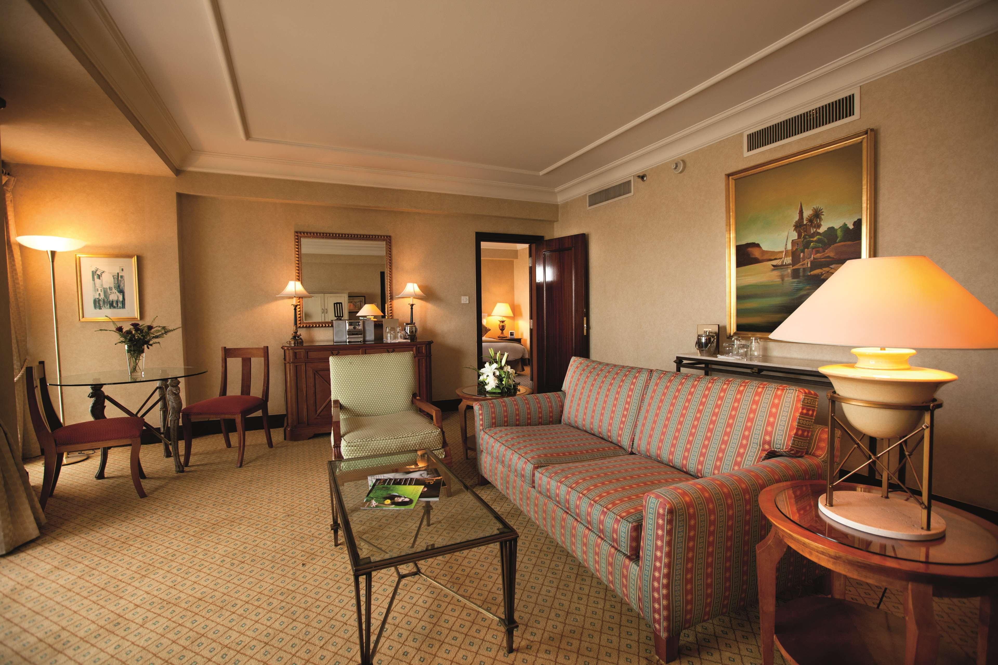 Sofitel Cairo Downtown Nile Hotell Eksteriør bilde A suite at the Four Seasons Hotel, Cairo