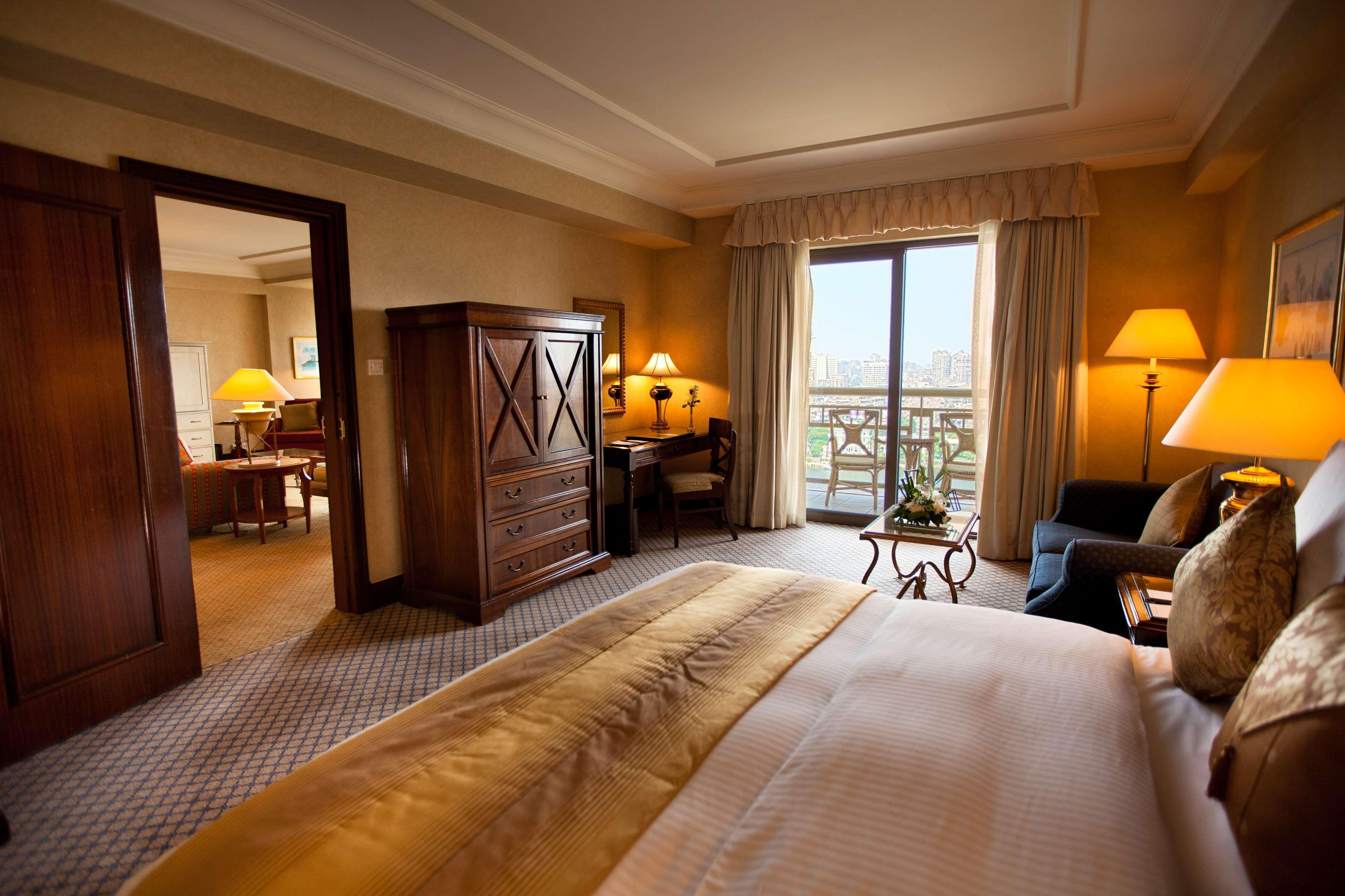 Sofitel Cairo Downtown Nile Hotell Rom bilde A suite at the Four Seasons Hotel, Cairo