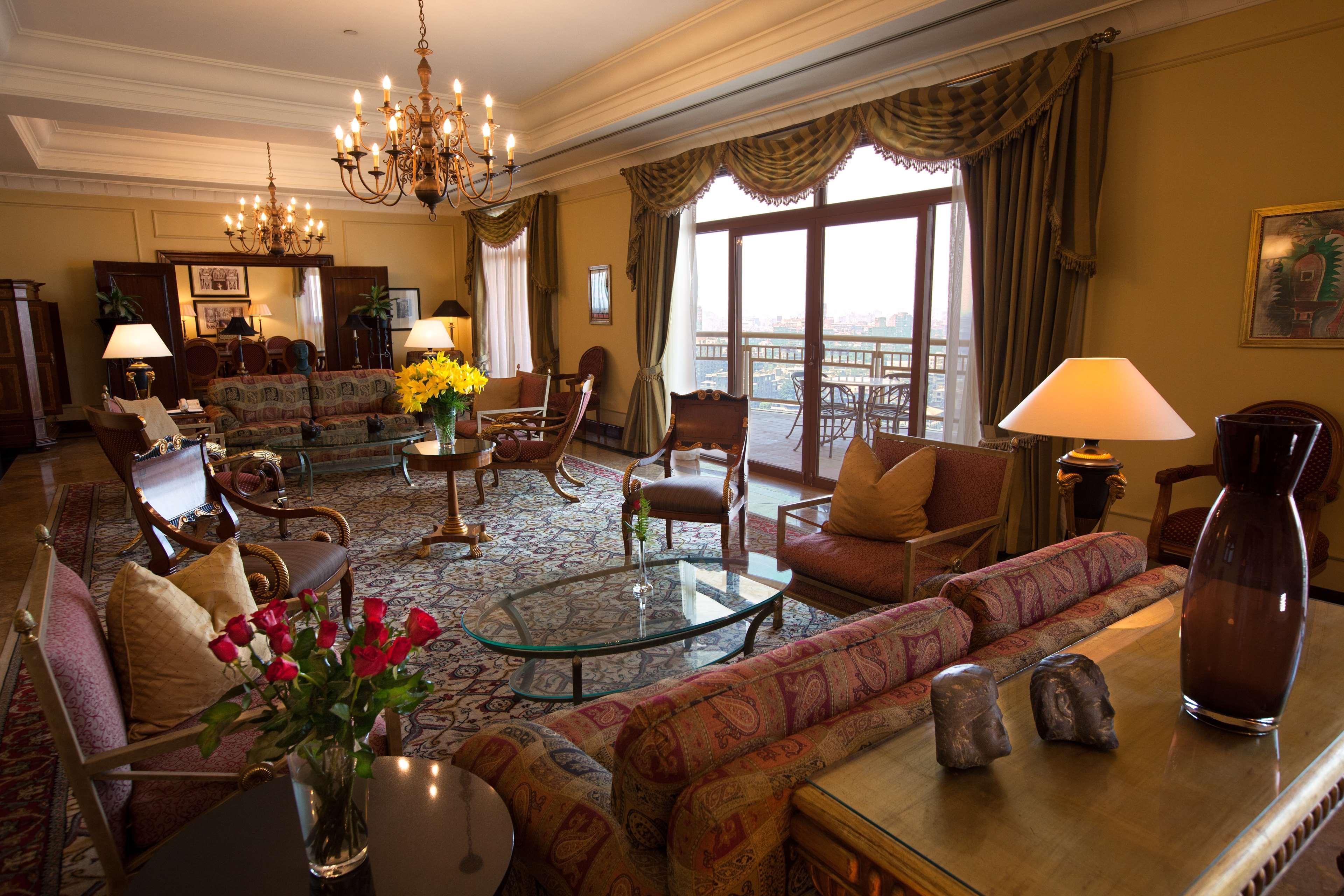 Sofitel Cairo Downtown Nile Hotell Rom bilde A suite at the Ritz-Carlton, Dubai