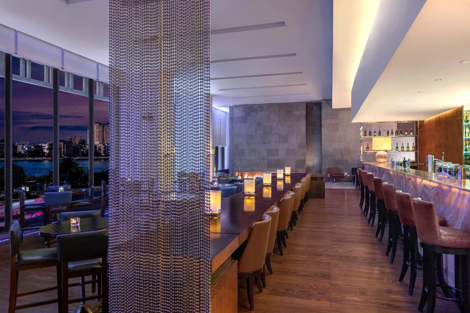 Sofitel Cairo Downtown Nile Hotell Eksteriør bilde The bar at the 101 bar