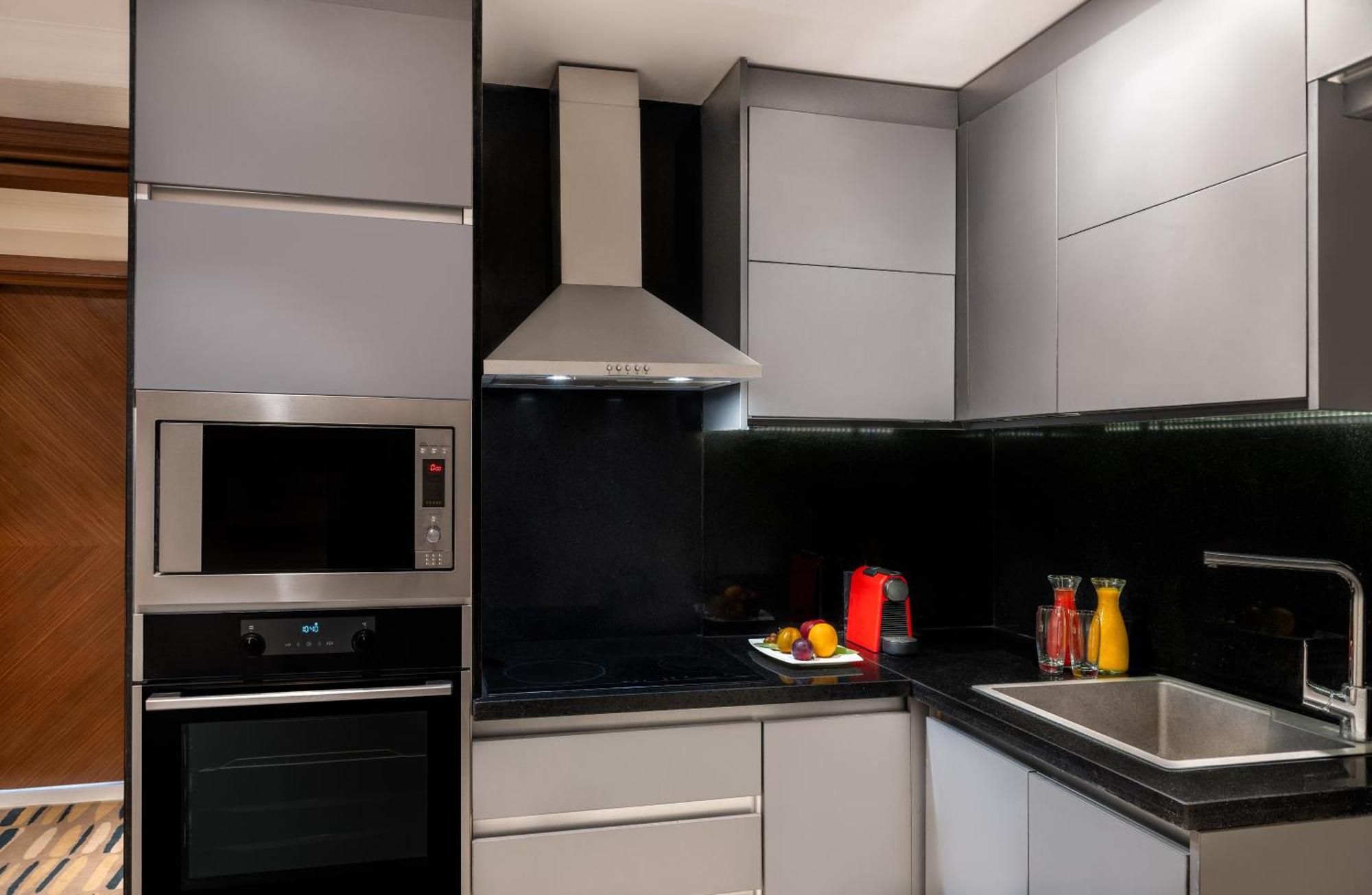 Sofitel Cairo Downtown Nile Hotell Eksteriør bilde A modern kitchen