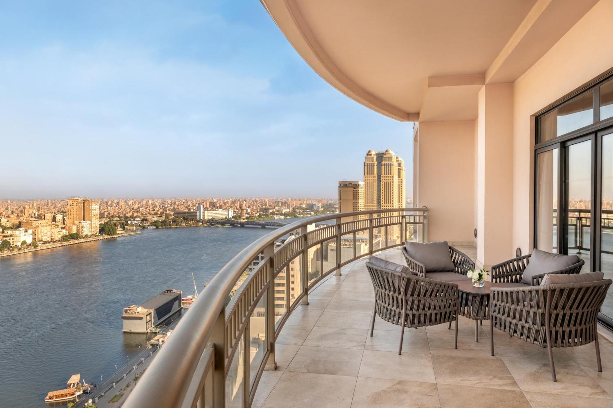 Sofitel Cairo Downtown Nile Hotell Eksteriør bilde View from the balcony of a suite at the Four Seasons Hotel, Cairo