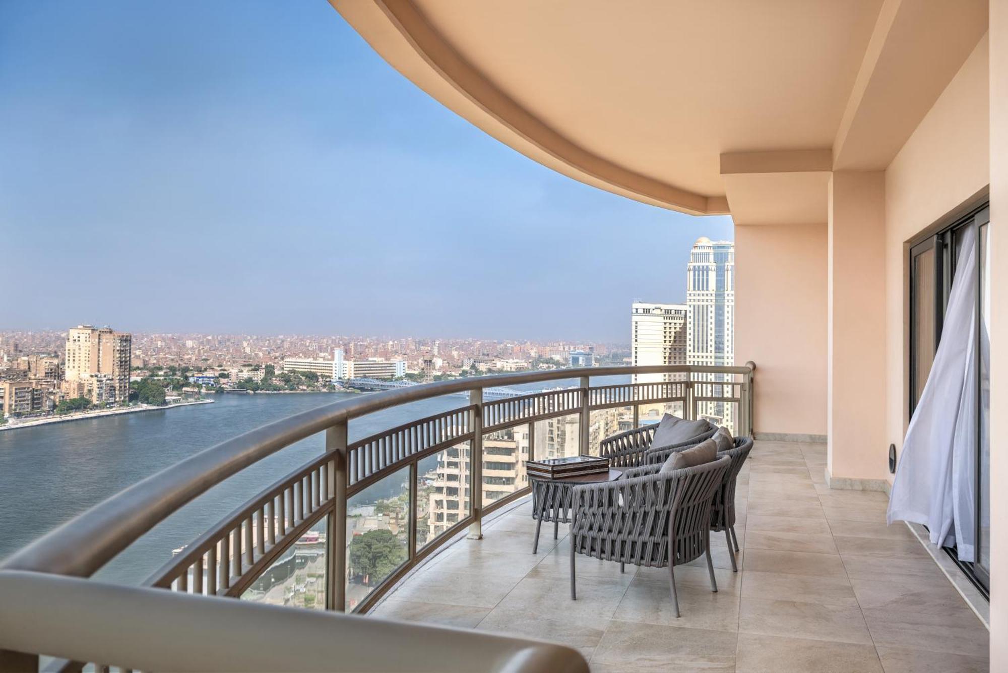 Sofitel Cairo Downtown Nile Hotell Eksteriør bilde View from a suite