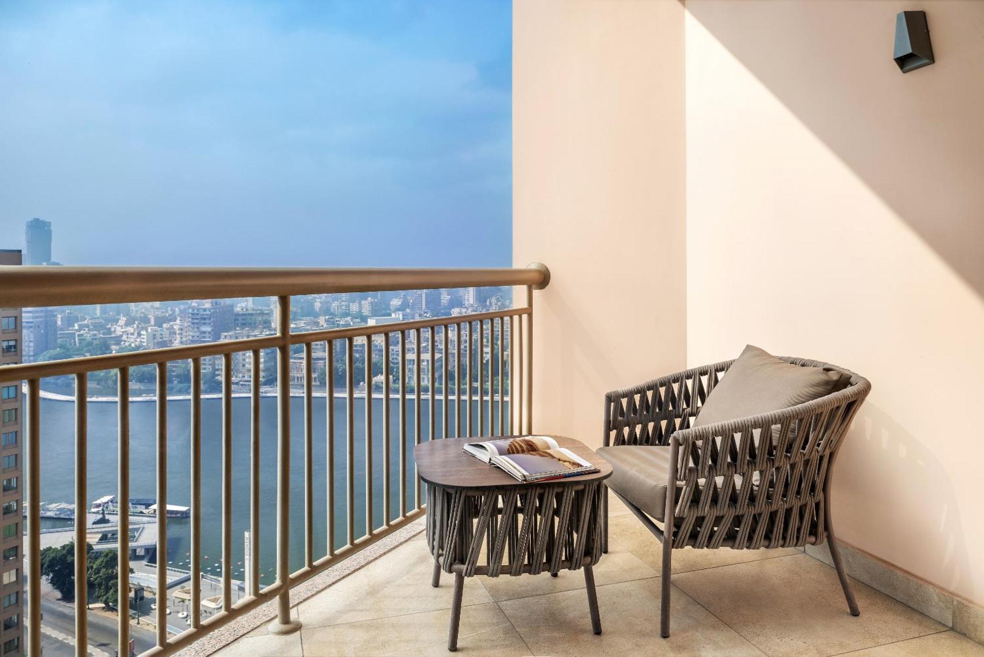 Sofitel Cairo Downtown Nile Hotell Eksteriør bilde A balcony
